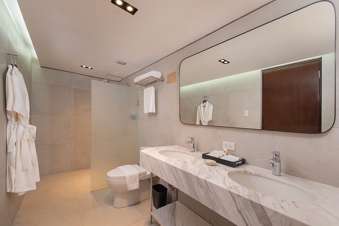 bathroom inside the spacious one-bedroom suite at Belamy House, affordable hotel in Makati