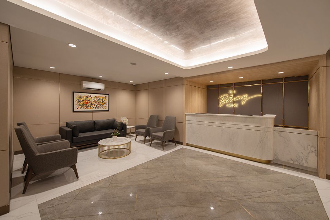 Contemporary lobby with fast wifi in Makati Ave hotel