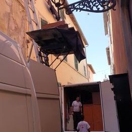 piattaforma elevatrice D&V Traslochi Viterbo di Daniele Pezzotti