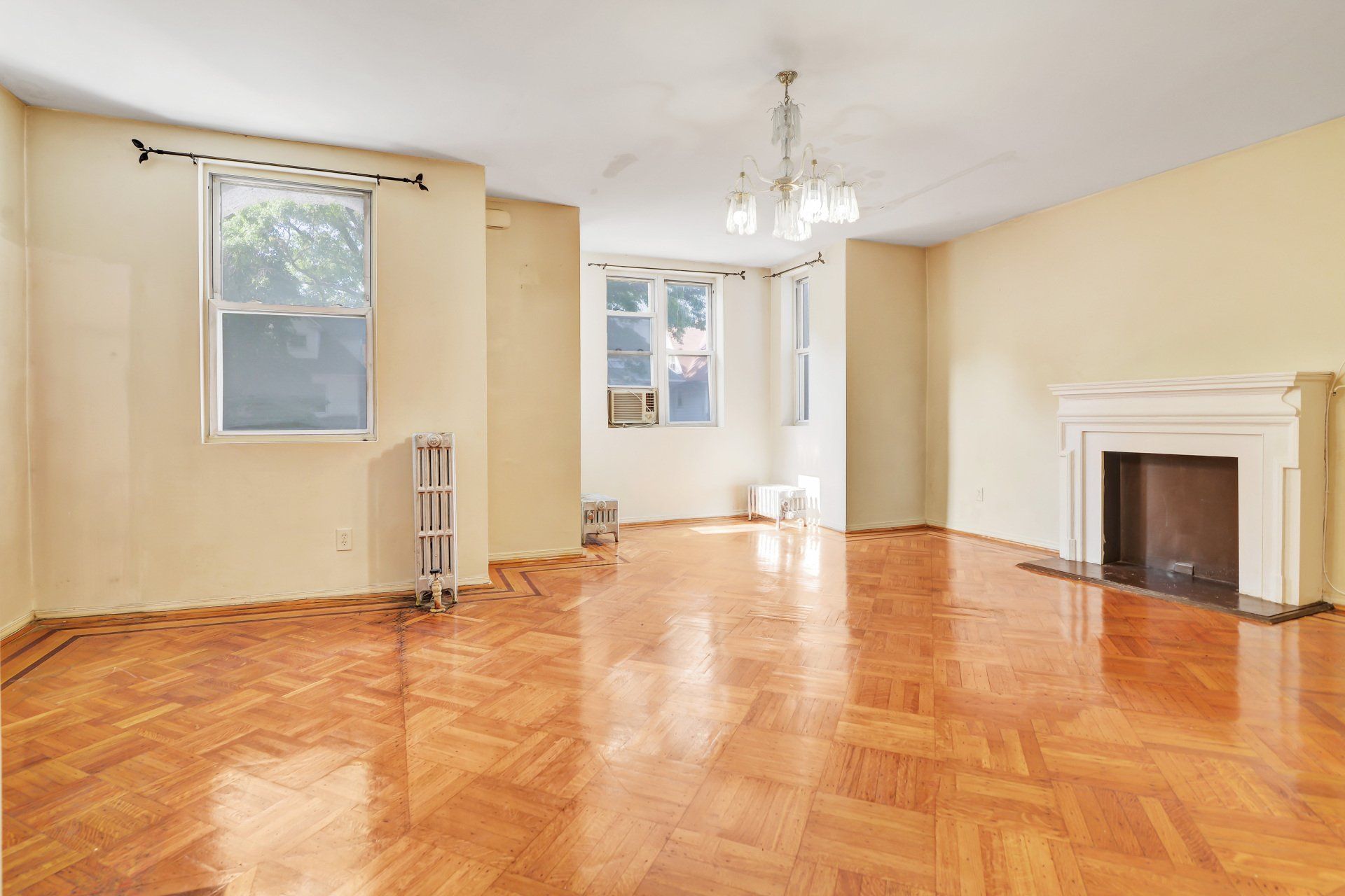 living room- After - Brownstone Works