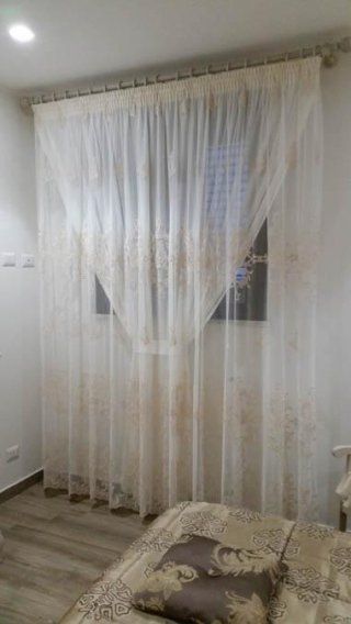 tenda semitrasparente decorata