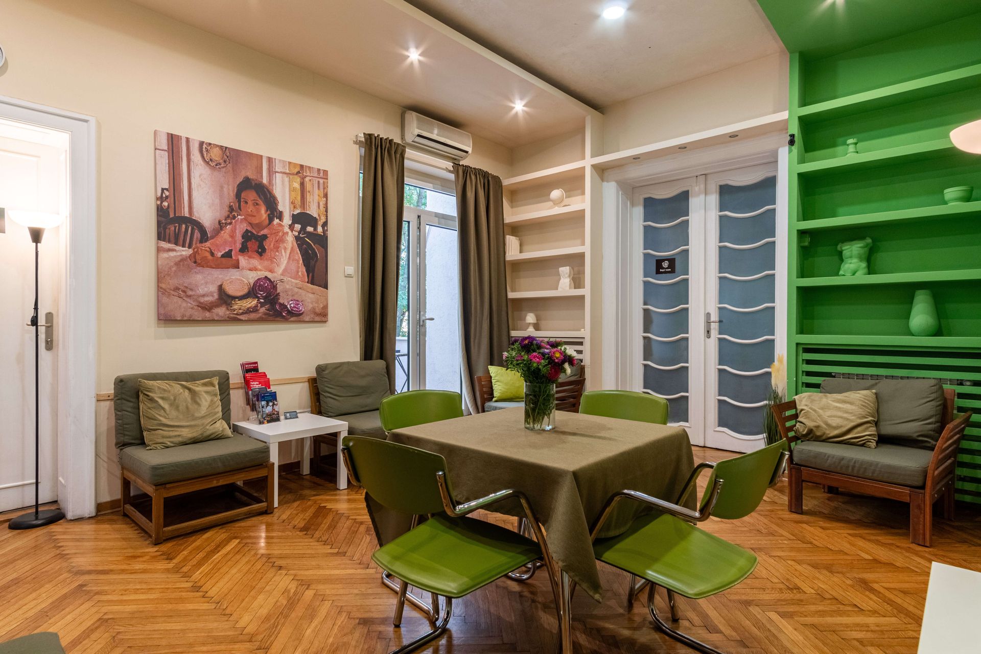 Cabbage-Hostel-Belgrade-Living-Room-2nd-floor