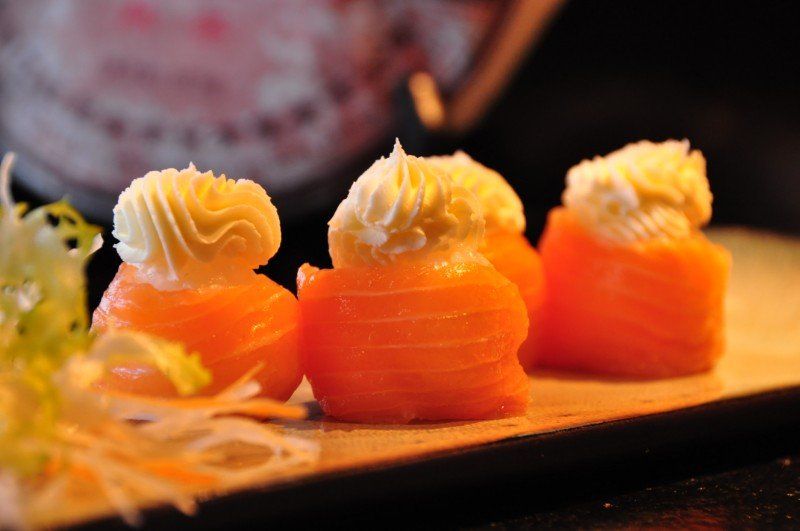 sushi al salmone affumicato