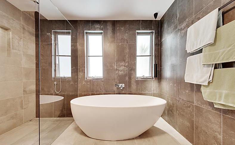Minimalist Bathroom With White Bathtub - Professional Engineering & Drafting Services In Yeppoon, QLD