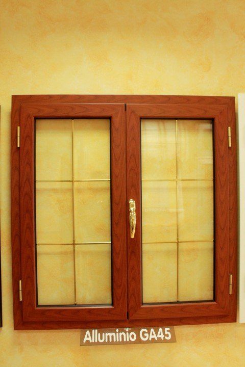 finestra in legno