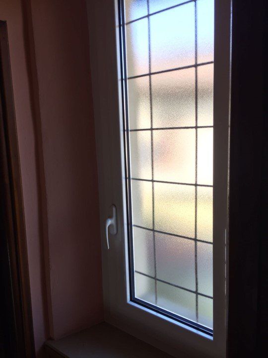 finestra con vetro opacizzato