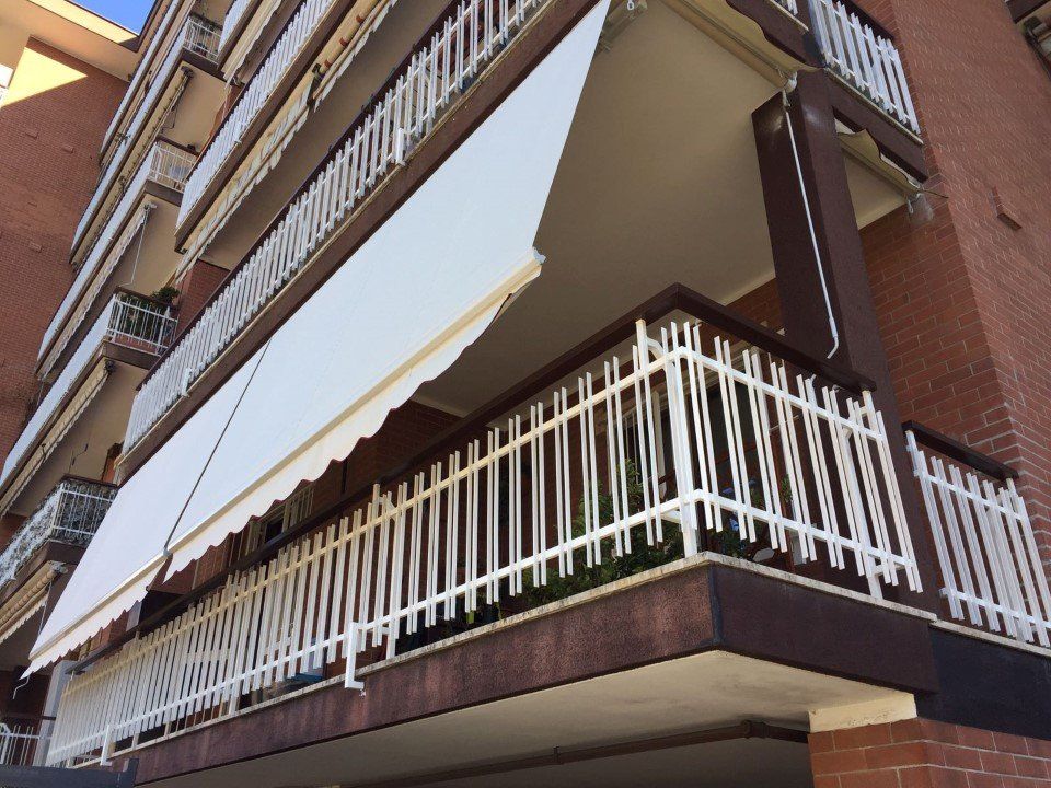 terrazzo con tenda da sole