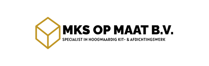 Logo voor MKS OP MAAT BV met een gouden kubusicoon naast de bedrijfsnaam in zwarte tekst.