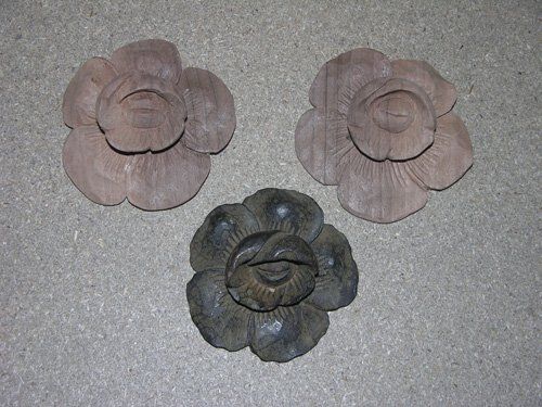 tre fiori in legno