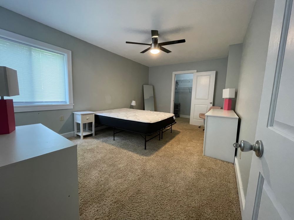 bedroom 216 university