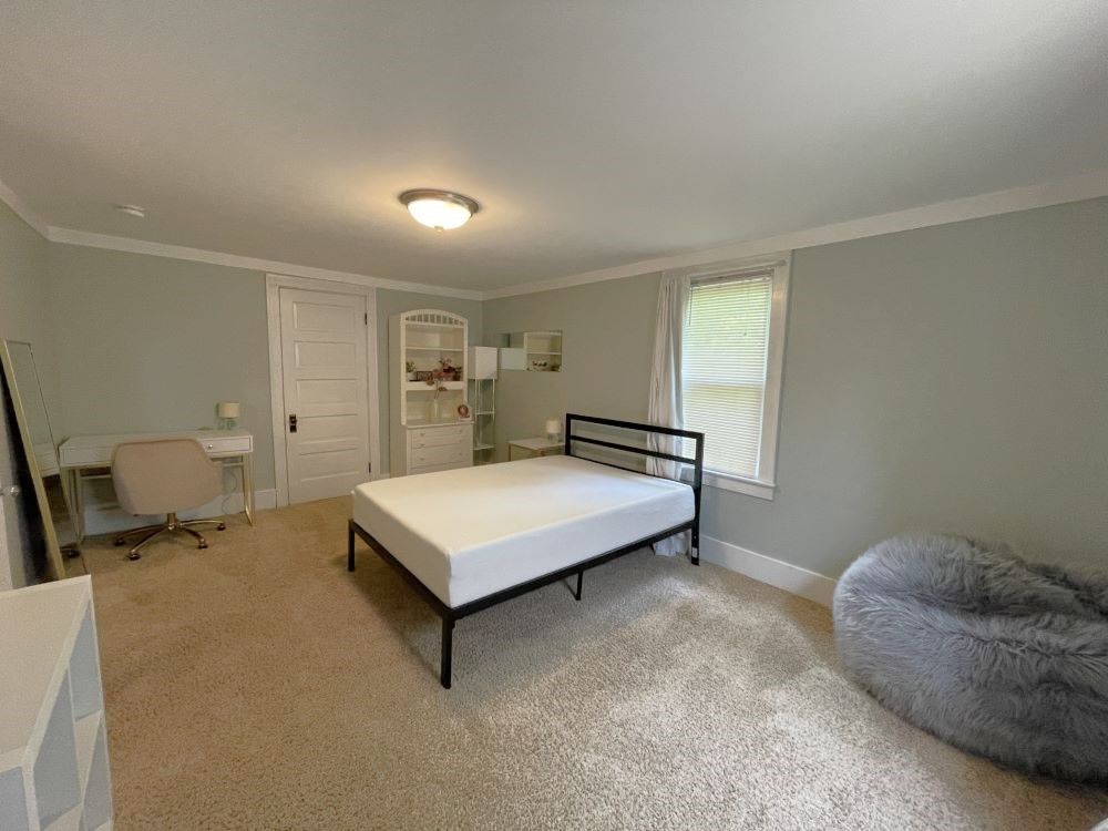 bedroom 216 university