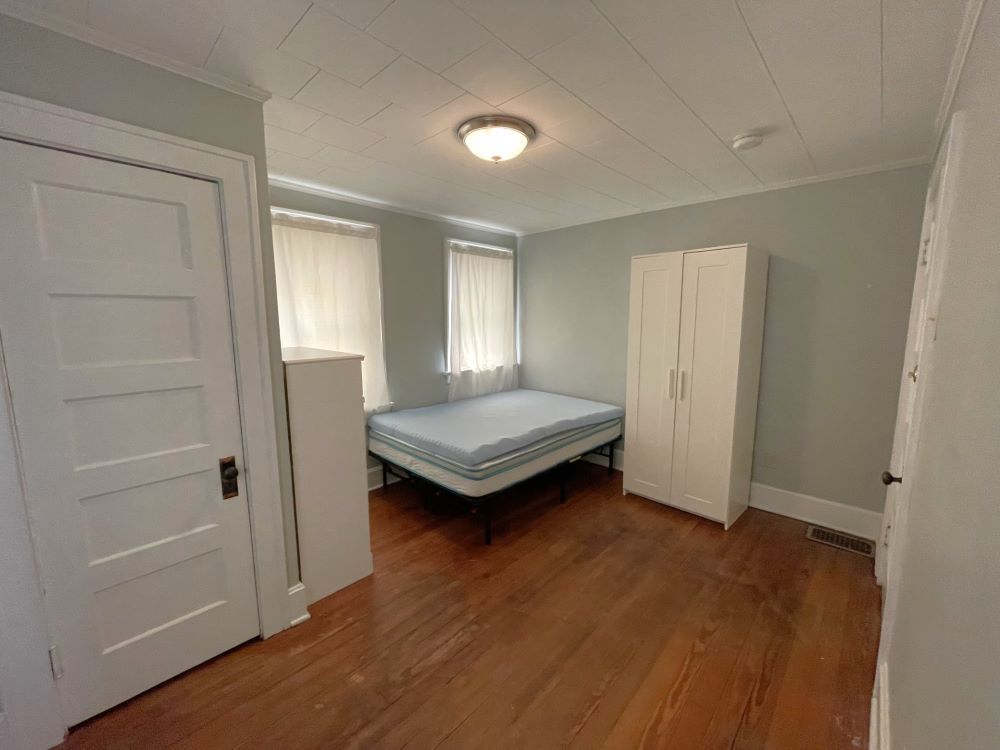 bedroom 216 university