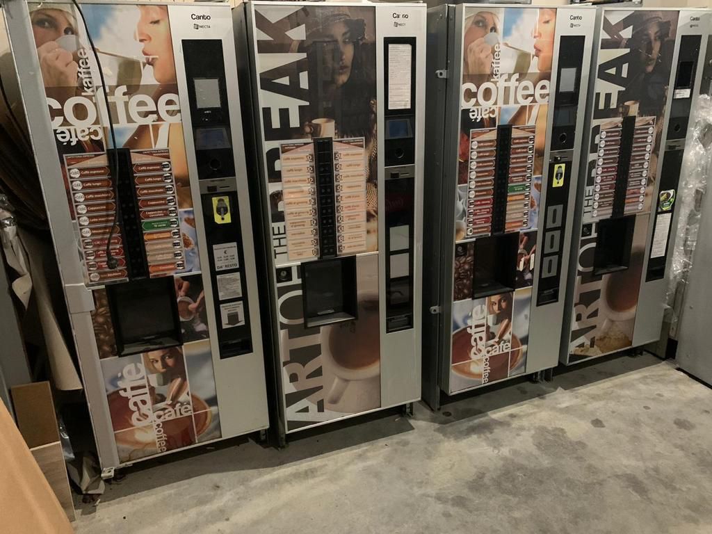 vendita di distributori automatici h24 a Napoli modello revisionato