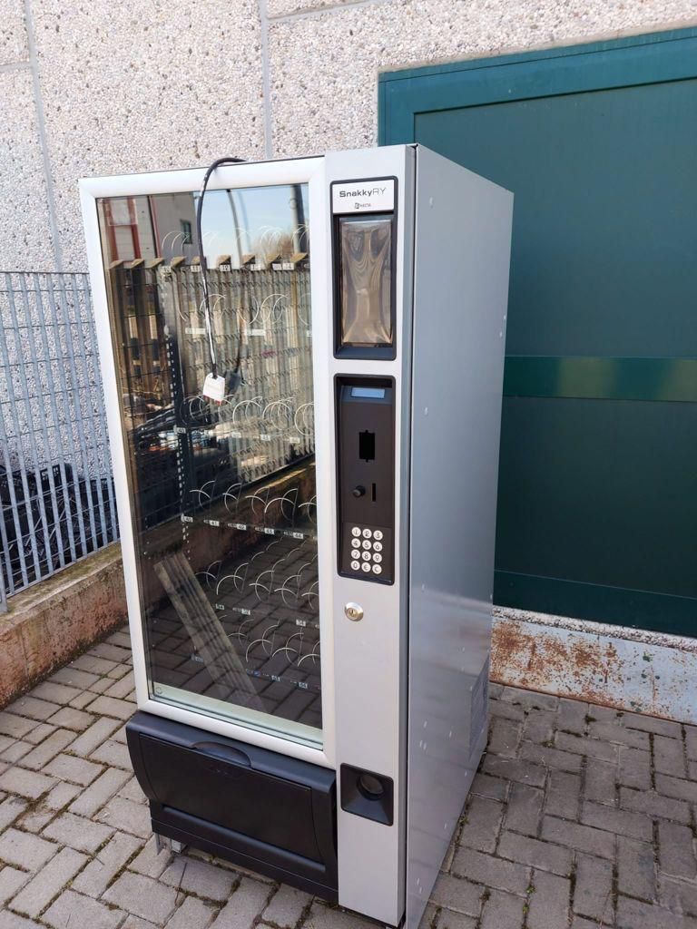 vendita di distributori automatici h24 a Napoli modelli revisionati