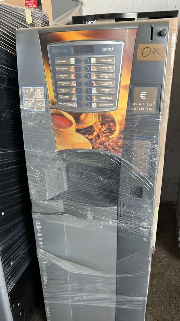 distributori automatici h24 a Napoli modelli revisionati