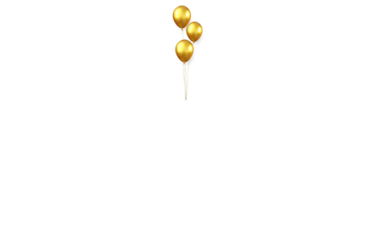 Drei goldene Luftballons schweben vor einem weißen Hintergrund in der Luft.