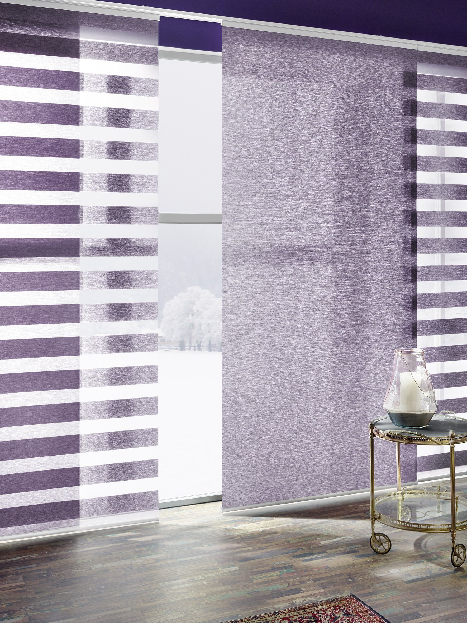 Flächenvorhänge in transparentem lila