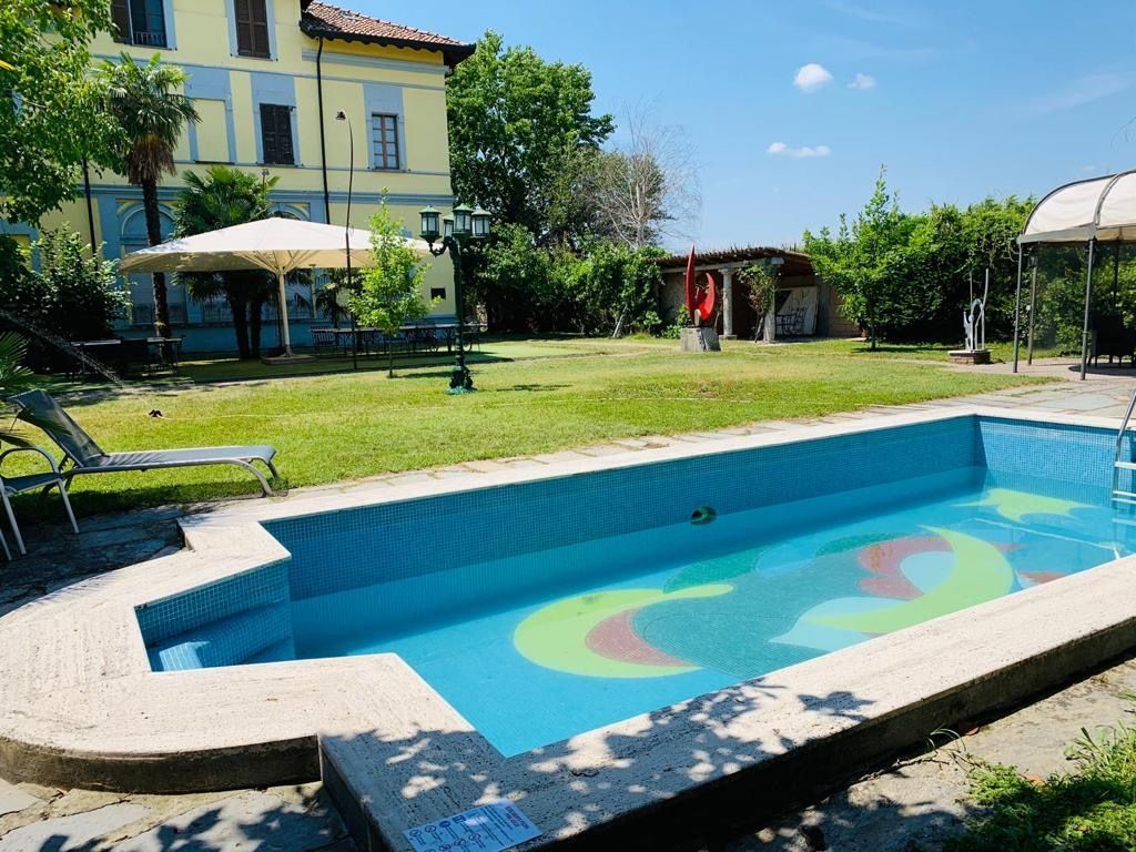foto location con piscina per eventi privati e aziendali a Marudo