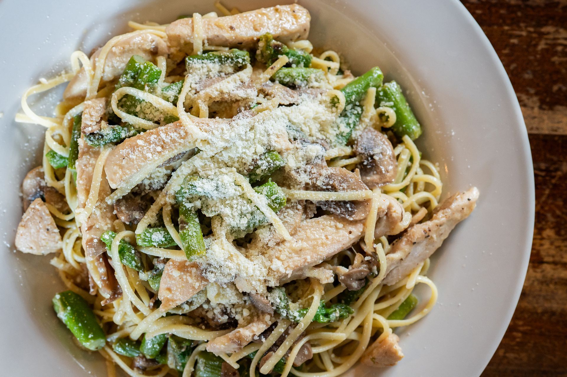 Enjoy Traditional Pastas, Steaks, Salads, & Appetizers at Madison’s Cafe in Jefferson City, MO.