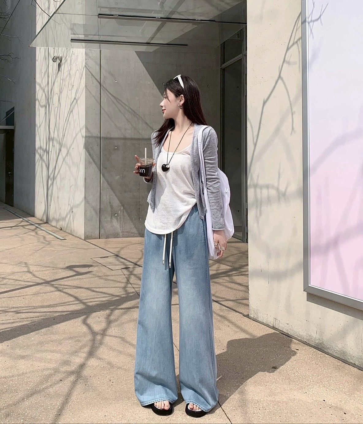 巨顯瘦神器~挺料超輕薄面膜牛仔寬褲 (含運) | 一件免運