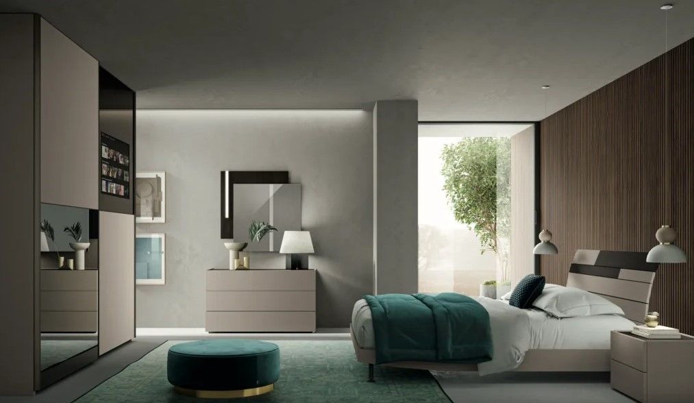 Moderna camera da letto con letto, cassettiera e ampia finestra. Presenta dettagli color verde acqua.