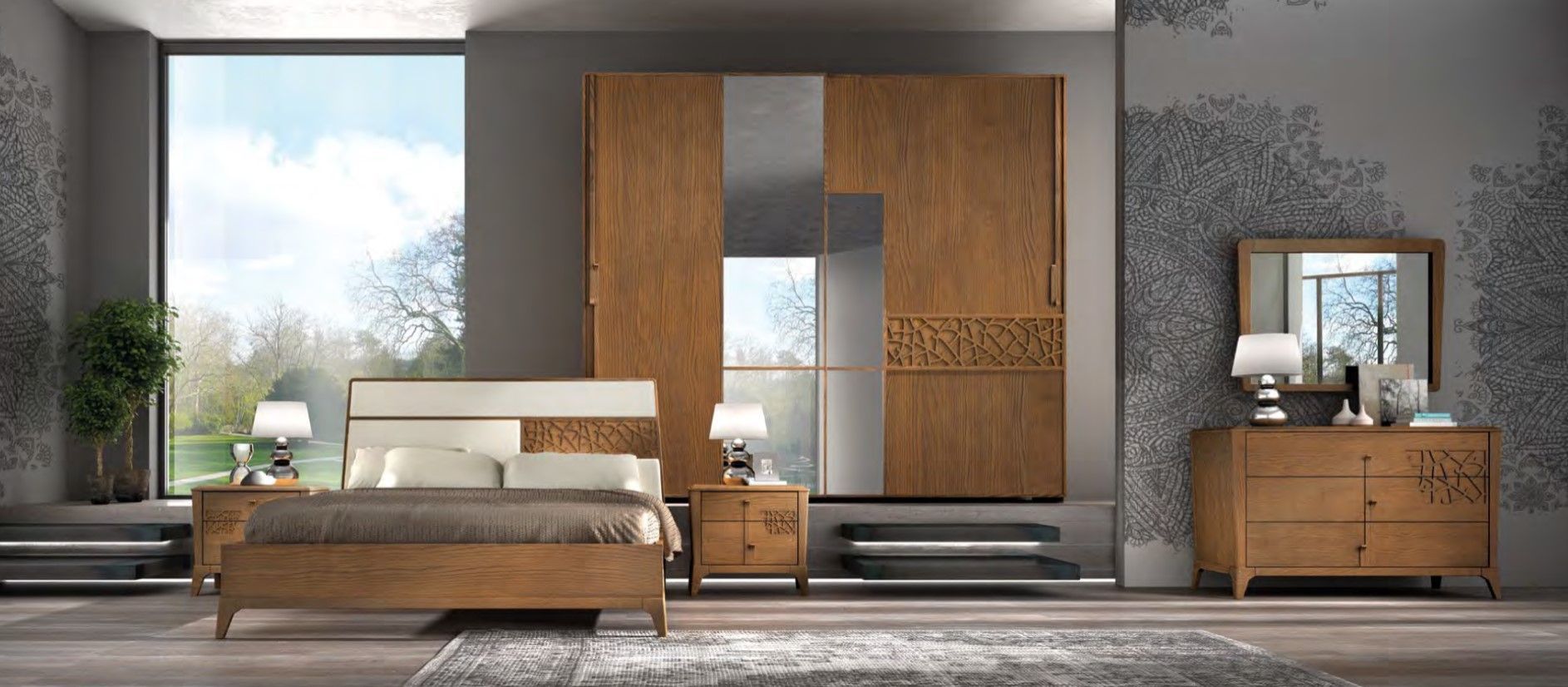 Arredo per camera da letto con letto, comodini, cassettiera e ampio armadio. Tonalità calde del legno, pareti grigie.