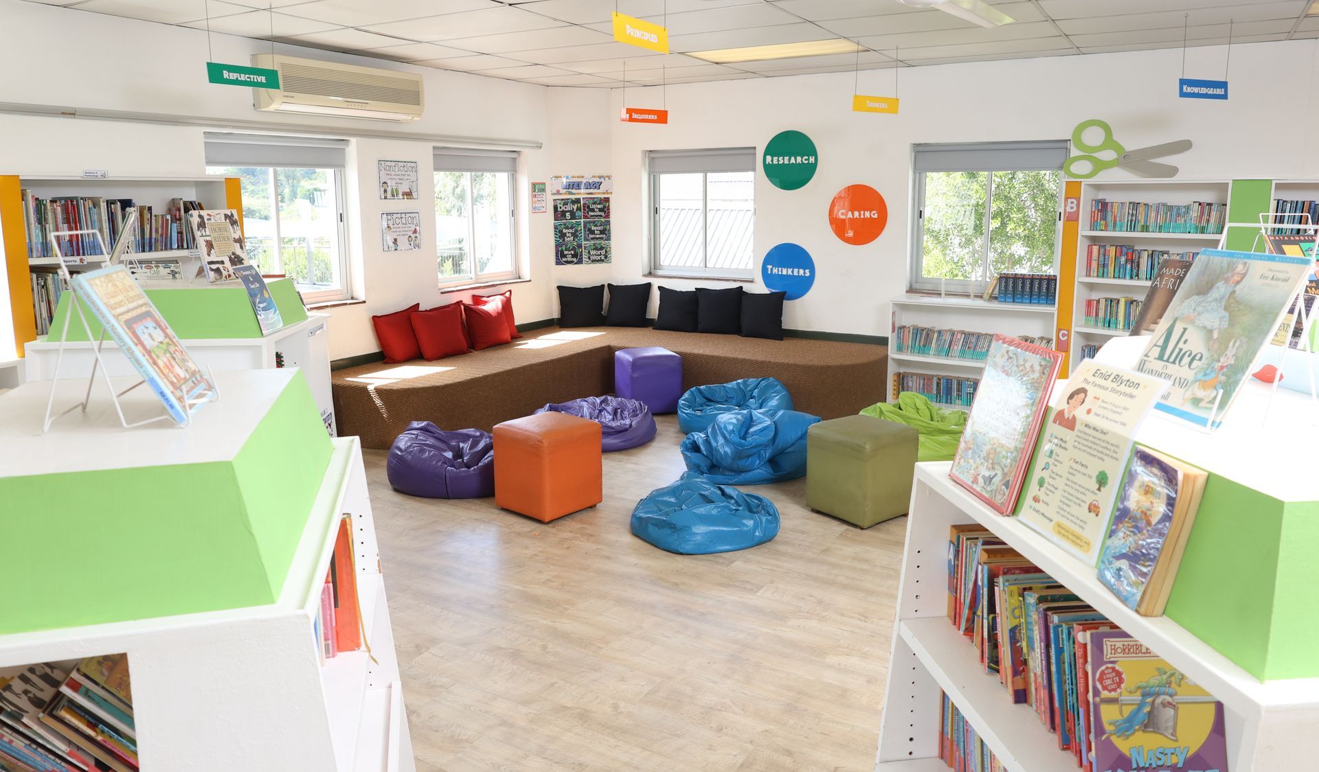 A library filled with lots of books on shelves.