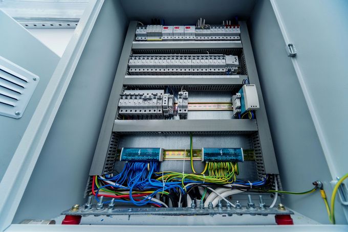 Älykotiratkaisut ja energiatehokkaat sähköjärjestelmät