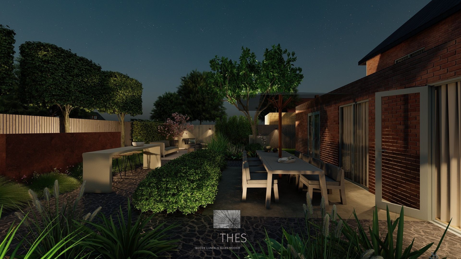 Een weergave van een achtertuin met een tafel en stoelen 's nachts.