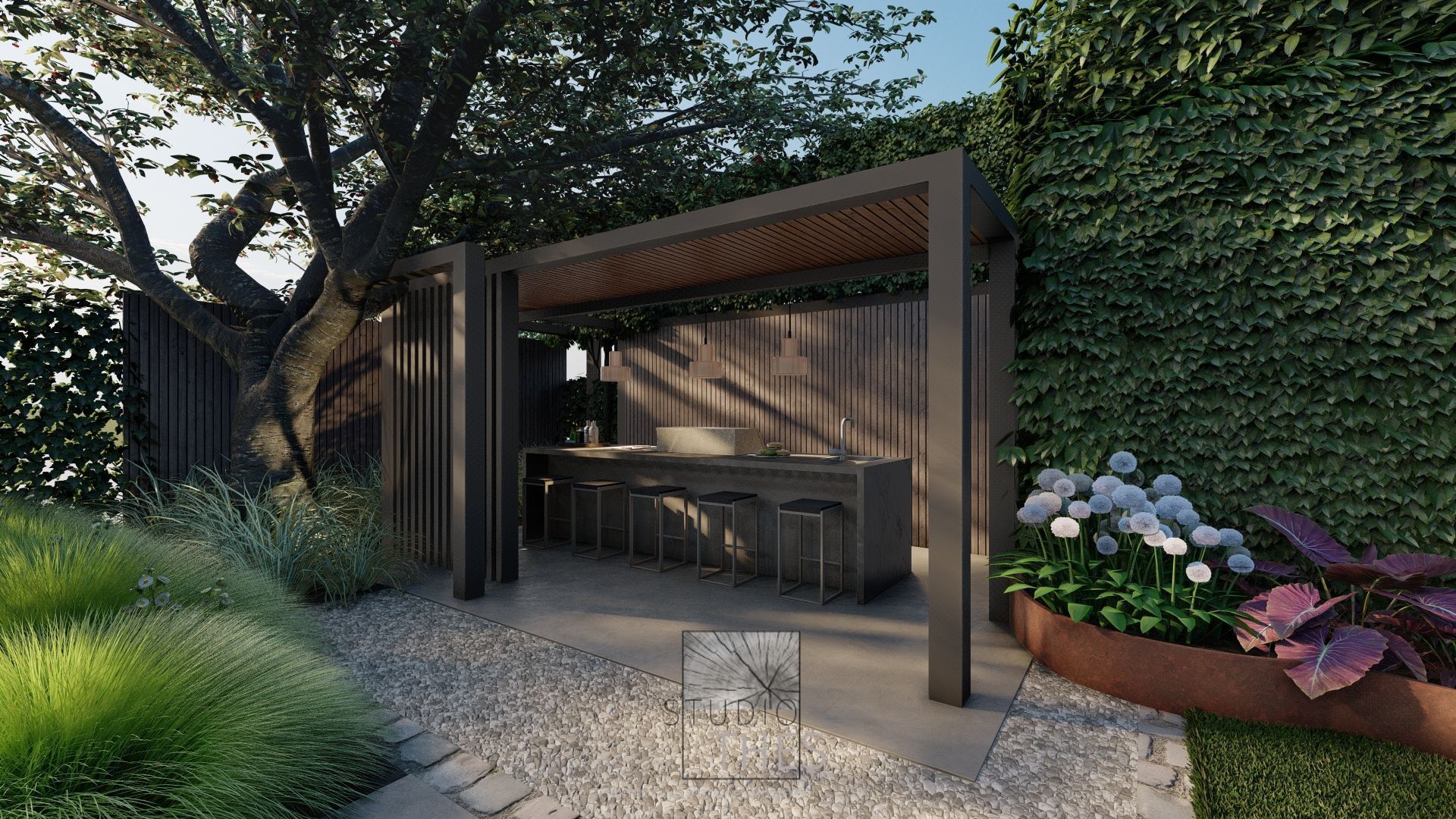 tuinontwerp van een overkapping in het antraciet met houten achterwand. Een buitenkeuken met lampen erboven