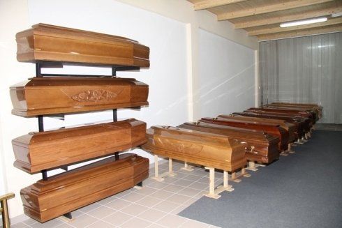 Feretri in diverse essenze per ogni tipo di budget