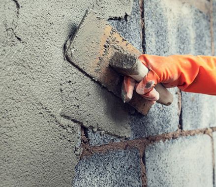 enfoscado de cemento para revestir fachada en Burgo de Osma, Soria