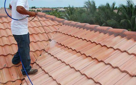 Impermeabilizando un tejado en Calatañazor, Soria
