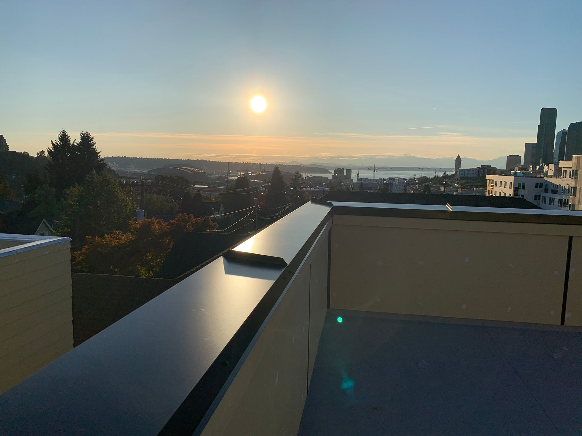 Standing Seam Coping Over the parapet walls.
Standing seam coping is our most popular coping system. Mechanically interlocked seams are low maintenance, ascetically pleasing, and life lasting. 