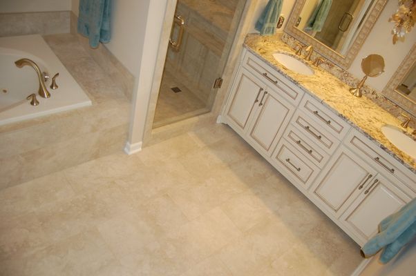 A bathroom with two sinks and a jacuzzi tub