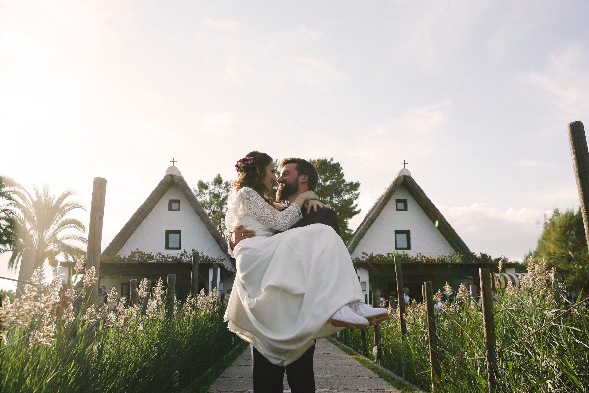 Novios junto a las Barracas. Fotógrafo Valencia