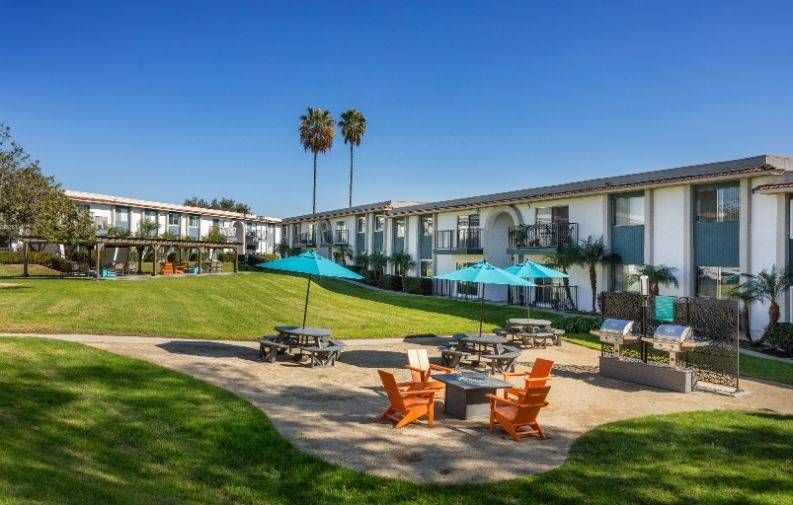 Picnic Area with Loun