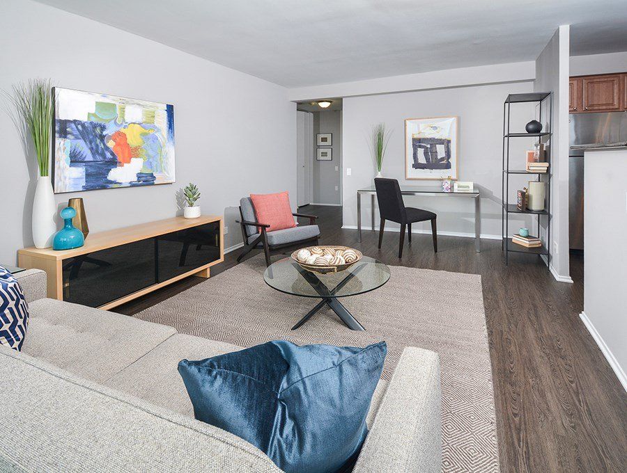 Amenities The Montrose Apartment Homes in Chicago, IL