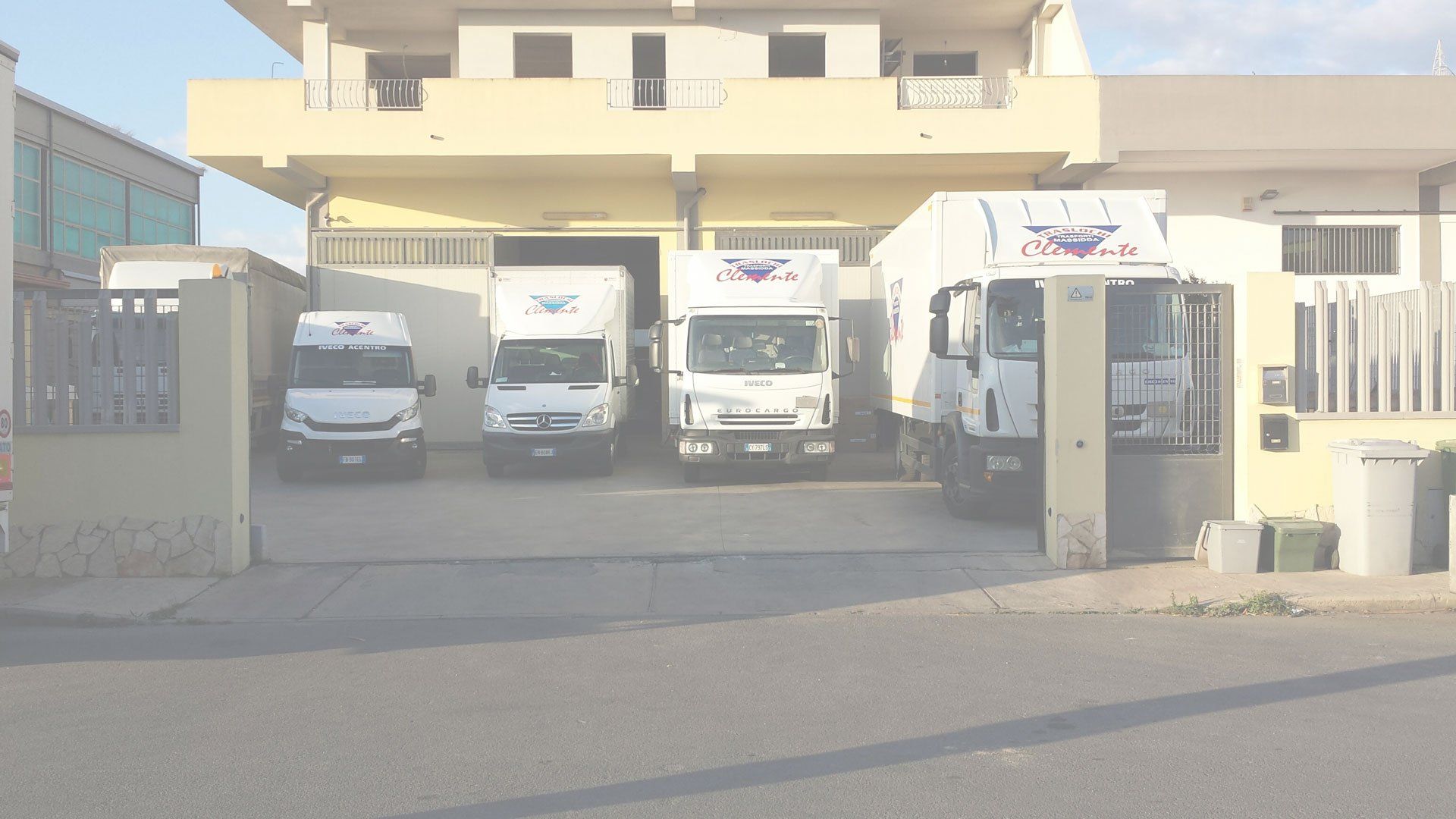 mezzi della ditta di traslochi