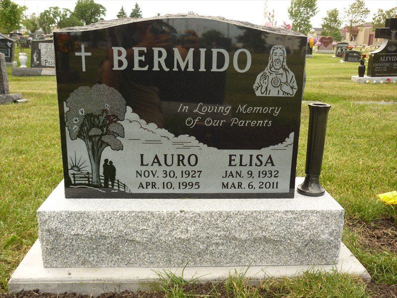 A black gravestone with the name bermudo on it
