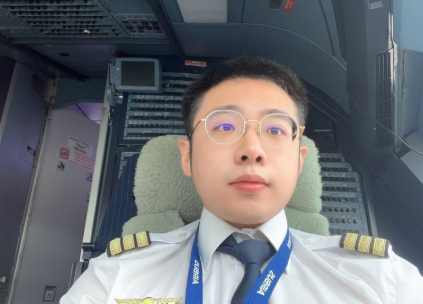 飛行機師、自訓機師、培訓機師、機師怎麼考、職訓課程、女生考機師、CPL商用飛行機師證照、機師薪水、中華航空、華信航空、台灣虎航、長榮航空、星宇航空培訓飛行機師