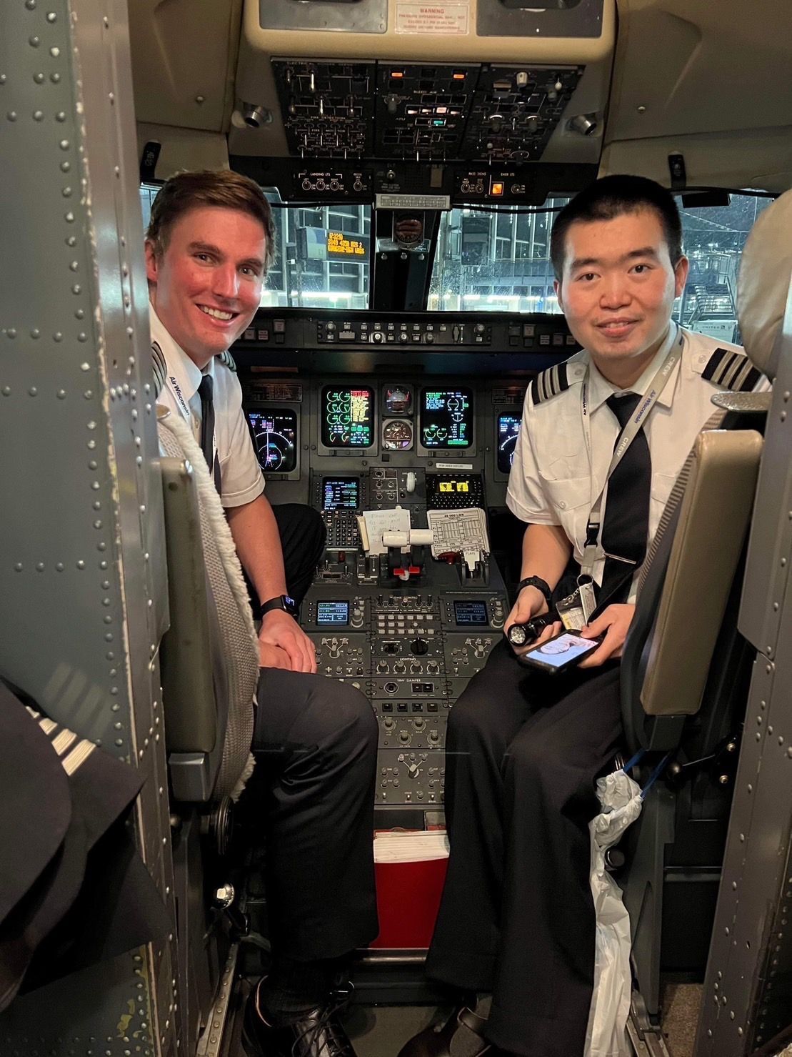 飛行機師、自訓機師、培訓機師、機師怎麼考、職訓課程、CPL商用飛行機師證照、機師薪水、中華航空、華信航空、台灣虎航、長榮航空、星宇航空培訓飛行機師