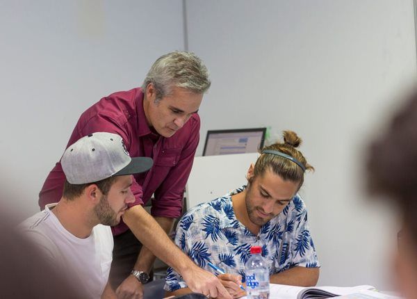 飛行學校、飛行機師、自訓機師