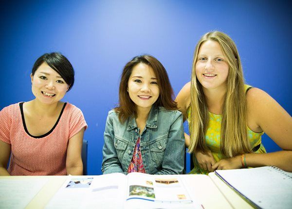 飛行學校、飛行機師、自訓機師