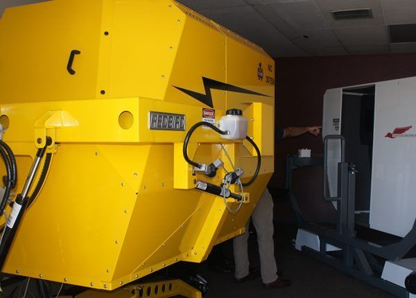 飛行學校、飛行機師、自訓機師、勞動部產業新尖兵課程