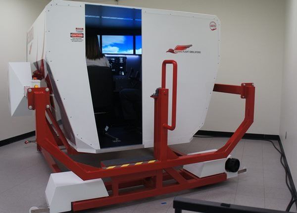 飛行學校、飛行機師、自訓機師、勞動部產業新尖兵課程