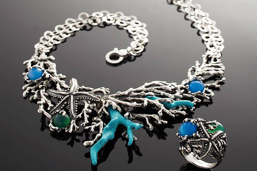 collana blu con argento