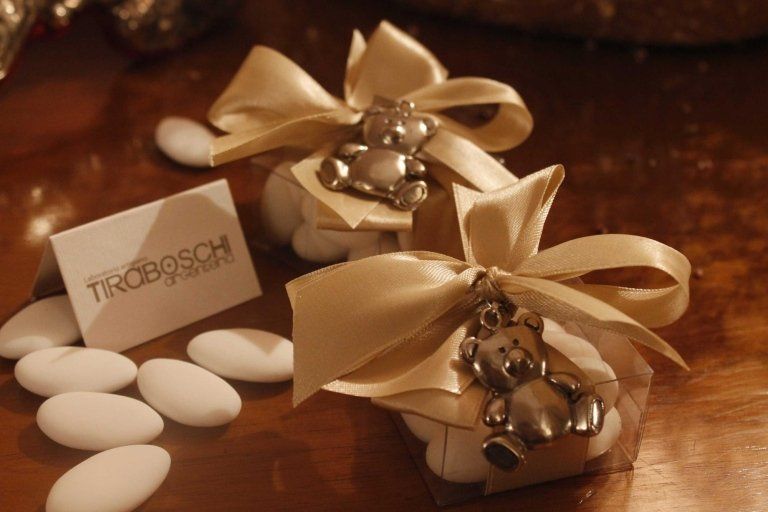Bomboniere con fiocco beige e inserto in argento