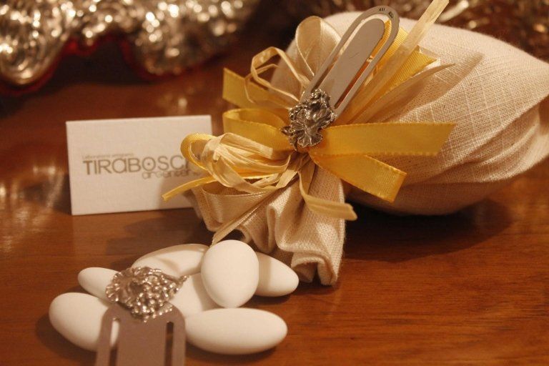 Bomboniera con fiocco giallo