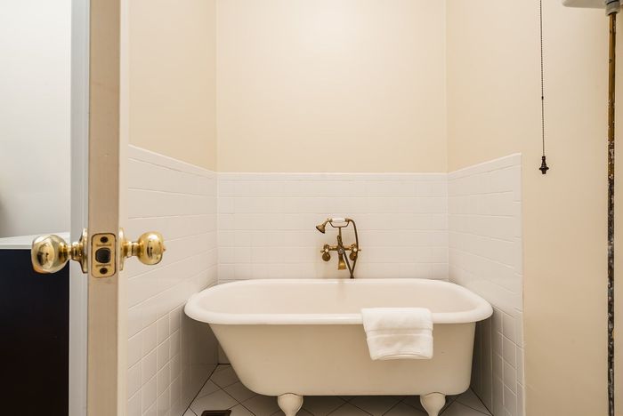 bathtub